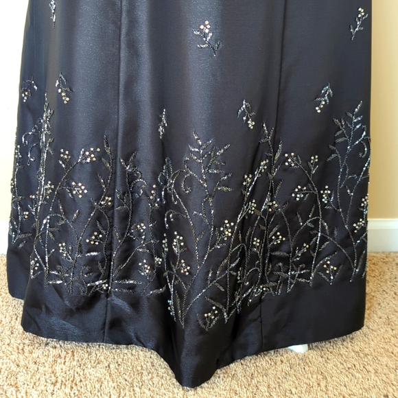 Ladies Strapless Ombre beaded gown size 6 - Picture 3 of 12